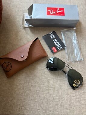Ray-Ban Gunmetal Aviator Sunglasses with Dark Green Lenses